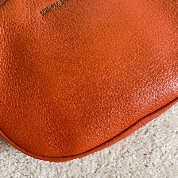 Small Michael Kors crossbody bag. - Picture 6 of 6